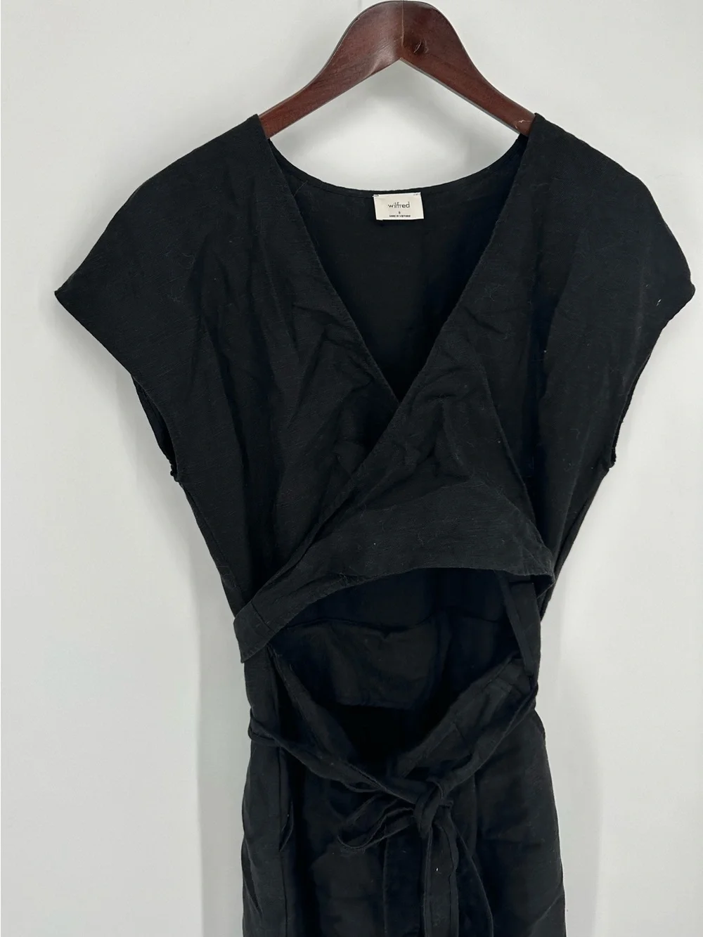 Aritzia Wilfred Brax Jumpsuit Black Size 8 Crop Linen Wrap Vacation Party Cutout
